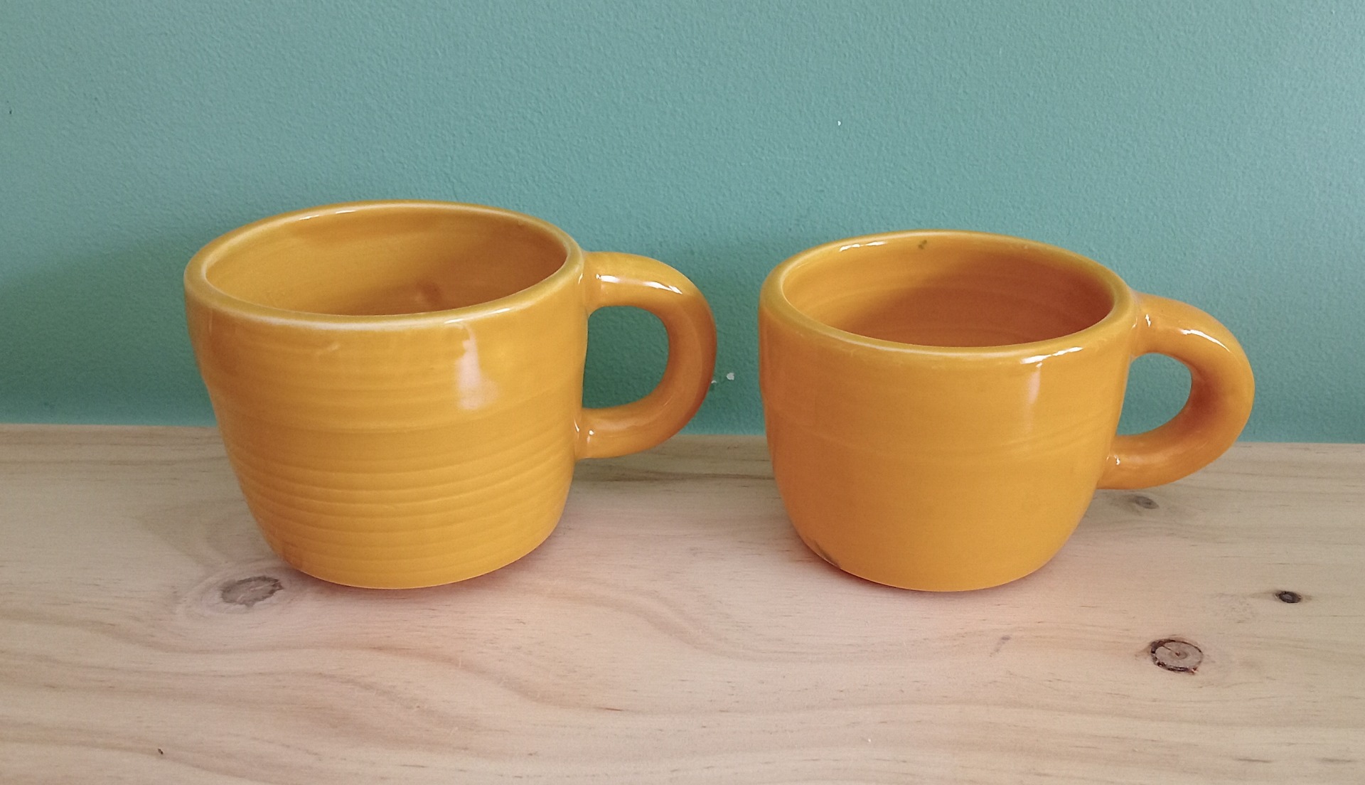 Par chávenas amarelas 15 €