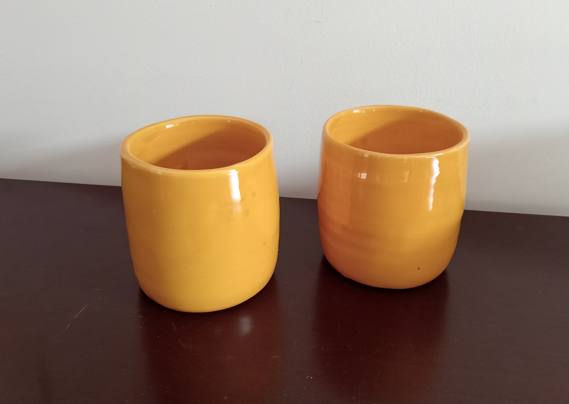 Par de copos de leite amarelos 15 €