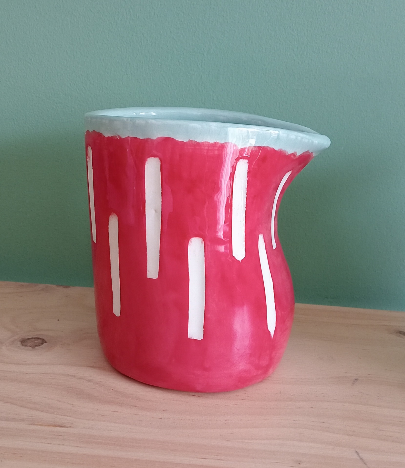 Jarra vermelha e traços  15 €