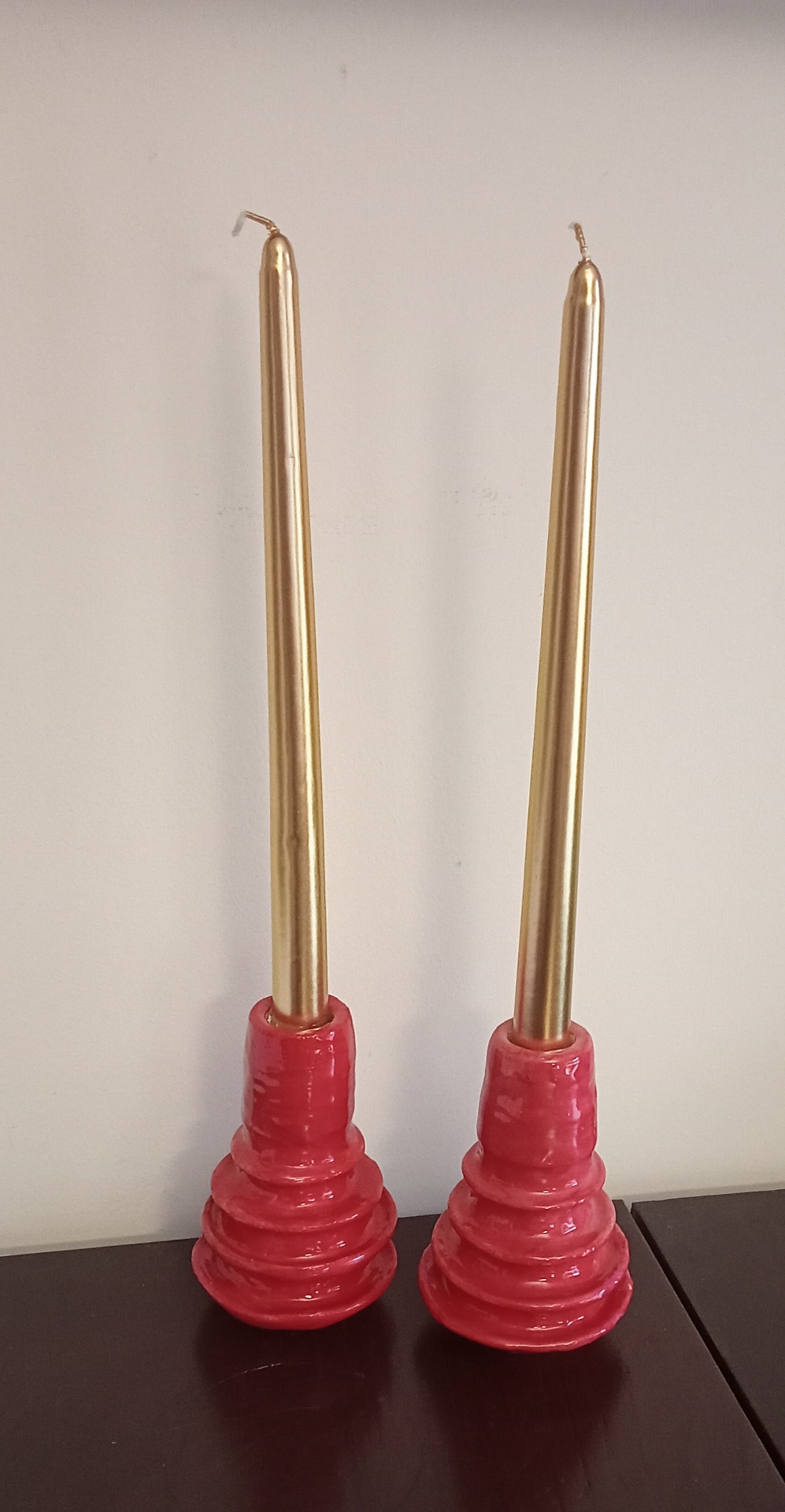 Par de castiçais vermelhos   40 € 